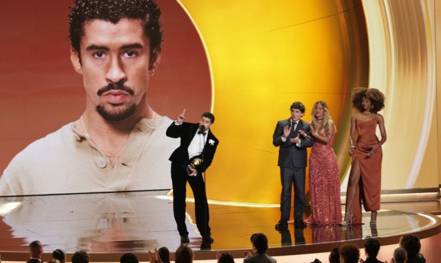 Βραβεία Grammy - H πιο πολιτική στιγμή από τον Bad Bunny: «Πριν ευχαριστήσω τον Θεό, θα πω ICE out»