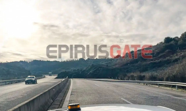 Κατολίσθηση στην Ιόνια Οδό - Κλειστά και τα δύο ρεύματα στο ύψος της Συκούλας