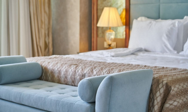 Τουρισμός: Περίπου 200 ξενοδοχεία και τουριστικά καταλύματα προς πώληση σε δημοφιλείς προορισμούς