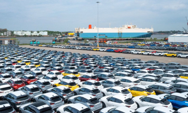 Πιο πολλά αυτοκίνητα στους δρόμους της Ευρώπης και πιο πολλά υβριδικά