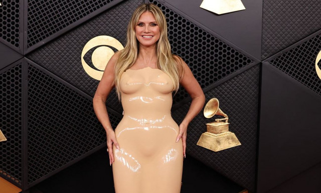 Χάιντι Κλουμ: Η πιο τολμηρή εμφάνιση στο κόκκινο χαλί των Grammy 2026