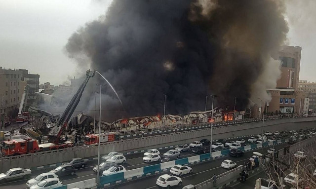 Υπό έλεγχο η φωτιά σε αγορά στην Τεχεράνη – Αγνοήθηκαν τρεις προειδοποιήσεις για θέματα ασφαλείας