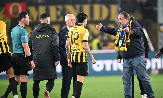 ΑΕΚ – Ολυμπιακός: Αυτά είπε ο Μάριος Ηλιόπουλος στον Χοσέ Λουίς Μεντιλίμπαρ μετά το ντέρμπι