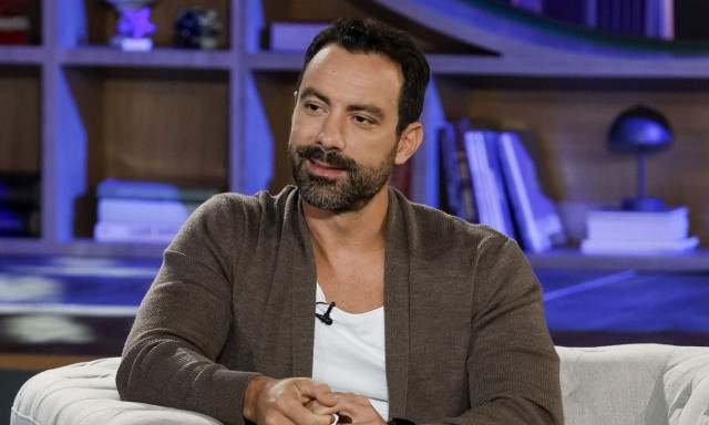 4 παρουσιαστές που ανάβουν φωτιές με το τηλεοπτικό τους μέλλον