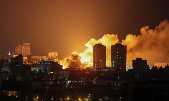 Πόλεμος στην Ουκρανία: Ρωσική επίθεση με πυραύλους και drones – Σημειώθηκαν εκρήξεις στο Κίεβο