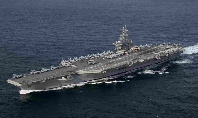 Το πλωτό «θωρηκτό» του Τραμπ που παραμονεύει το Ιράν: Αντέχει 25 χρόνια χωρίς ανεφοδιασμό