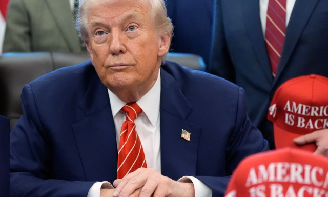 Τραμπ: «Ο Χαμενεΐ πρέπει να ανησυχεί πολύ»