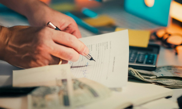 ΑΑΔΕ: Στα 720 εκατ. ευρώ η «λεία» από εικονικά τιμολόγια το 2025 – Στο στόχαστρο 147 επιχειρήσεις