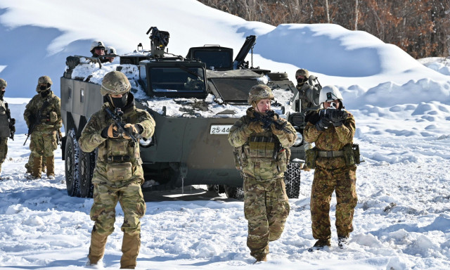 Οι αρκούδες στην Ιαπωνία ανατρέπουν ασκήσεις αρκτικού πολέμου αμερικανικών δυνάμεων