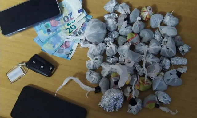 Γλυφάδα: Συνελήφθη 28χρονος για διακίνηση ναρκωτικών - Έκρυβε τις ουσίες στον αεραγωγό οχήματος