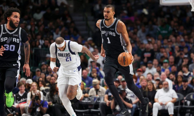 NBA: Πέρασαν από το Ντάλας οι Σπερς - Αγωνία για Ντόντσιτς στους Λέικερς