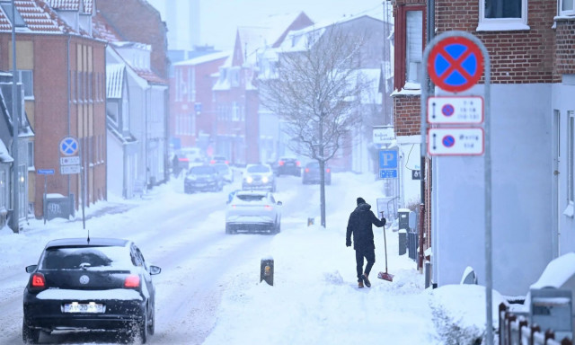 Δανία: Ακυρώσεις πτήσεων, «έμφραγμα» σε ΜΜΜ και κλειστά σχολεία λόγω σφοδρής χιονόπτωσης