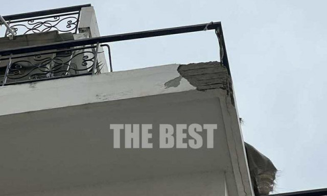 Πάτρα: Σοβάδες έπεσαν από μπαλκόνι τρίτου ορόφου σε κεντρικό πεζόδρομο