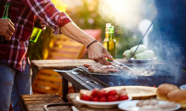 Κερδίστε 1 διπλή πρόσκληση για το πιο BBQ event που ψήνεται από το Newsbomb.gr και τους The Eaters!