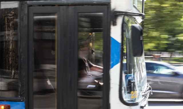 Υπουργείο Μεταφορών: Στο στόχαστρο εισιτηριοδιαφυγή και βανδαλισμοί - Αυστηρότερα πρόστιμα και drone