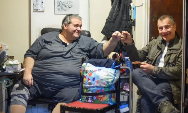 Κώστας Μακέδος: Καθηλωμένος εδώ και μήνες σε καρέκλα – Η μάχη με την παχυσαρκία