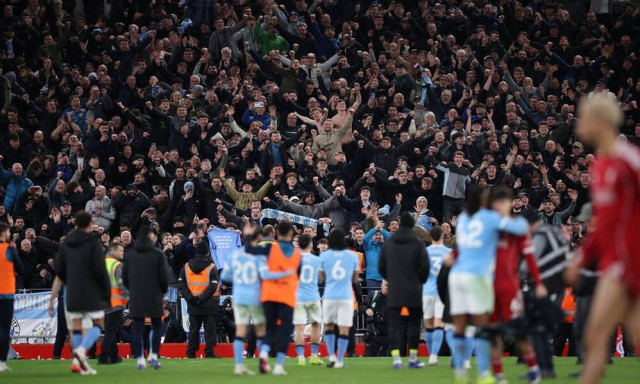 Premier League: «Απόδραση» από το «Άνφιλντ» στις καθυστερήσεις για την Μάντσεστερ Σίτι