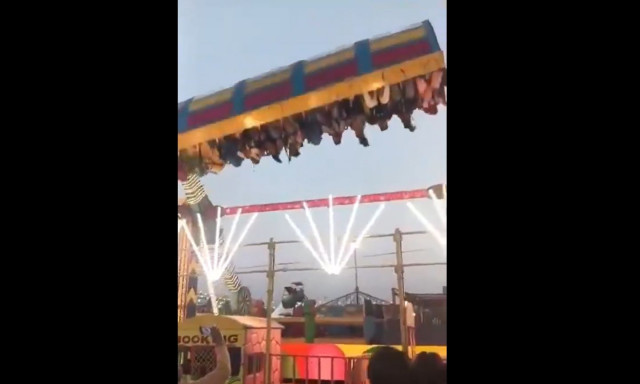 Τραγωδία σε λούνα παρκ στην Ινδία: Νεκρός ένας αστυνομικός αφού κατέρρευσε αιωρούμενη κούνια