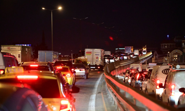 Κίνηση: Ταλαιπωρία στον Κηφισό - Ουρές στην κάθοδο λόγω τροχαίου