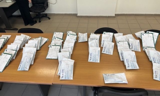 Η Αρχιεπισκοπή μοίρασε γυαλιά στις φυλακές Μαλανδρίνου