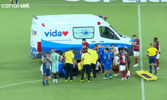 Τρομακτικές εικόνες στη Βραζιλία: Ποδοσφαιριστής κατέρρευσε την ώρα του αγώνα κι υπέστη σπασμούς