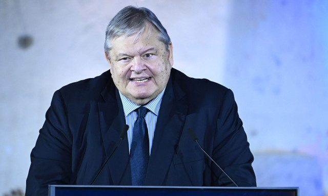 Βενιζέλος: «Η κοινωνία αξιώνει, και ορθά, να αλλάξει ριζικά το άρθρο 86»