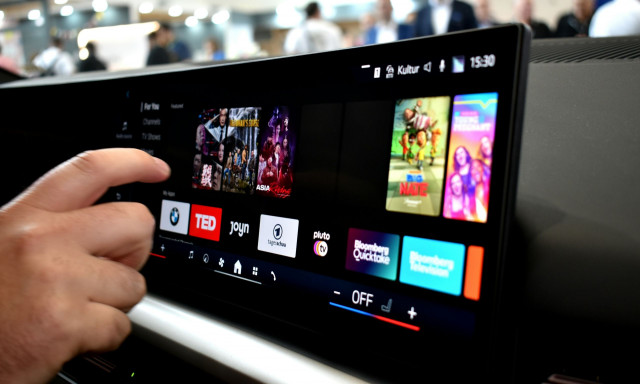 Αυτοκίνητο: Οι ειδικοί προειδοποιούν - Πρέπει να επιστρέψουν άμεσα τα κουμπιά αντί των οθονών αφής