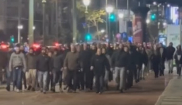 Συγκέντρωση μελών του Ρουβίκωνα έξω από την αμερικανική πρεσβεία - Διαμαρτυρία κατά της ICE (Βίντεο)