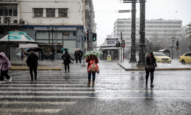 Καιρός: Με βροχές και σκόνη η Δευτέρα – Τι δείχνουν τα προγνωστικά μοντέλα για την Τσικνομπέμπτη