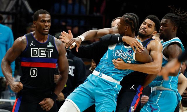 NBA: Πανικός στο Χόρνετς – Πίστονς! Ένταση, γροθιές και τέσσερις αποβολές – Δείτε βίντεο