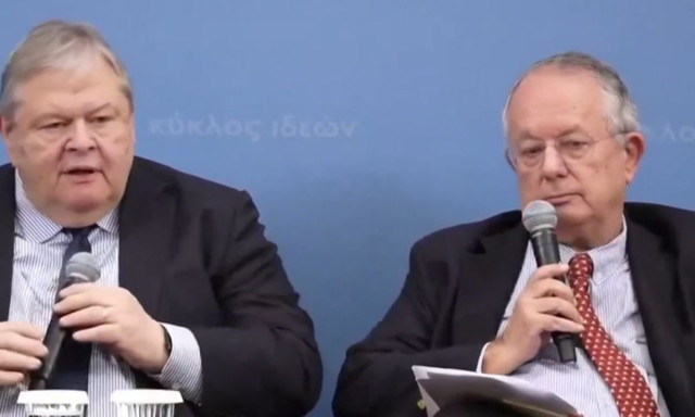 Η λογομαχία των δύο κορυφαίων συνταγματολόγων για το άρθρο 86 - Βενιζέλος: «Προσπάθησα να βάλω τάξη στην αθλιότητα του 1989» - Αλιβιζάτος: «Τώρα, το μόνον η Βουλή το λέει το Σύνταγμα»