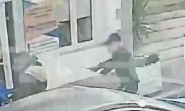 Πύλος: «Το παραδέχομαι ότι τον χτύπησα», λέει ο ο 25χρονος που ξυλοκόπησε κομμωτή