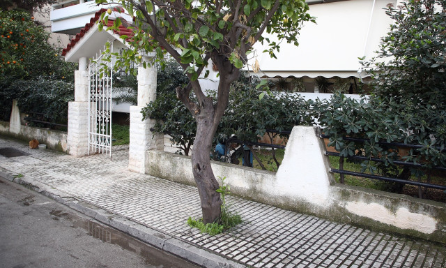 Ελευσίνα: Έβαλε κατά λάθος όπισθεν κα σκότωσε τη μητέρα της – «Ξεψύχησε μέσα σε 3 λεπτά»