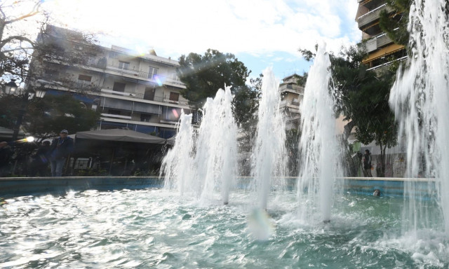 Καλλιθέα: Σε κρίσιμη κατάσταση το παιδί που έπεσε στο σιντριβάνι - «Είναι μια χαρά», λέει ο πατέρας