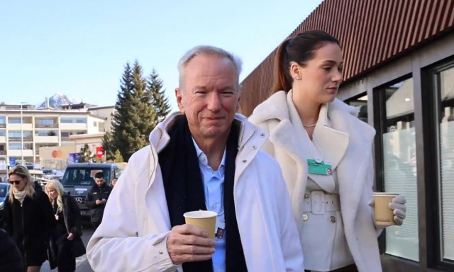 Σάλος στη Γερμανία: Ο 70χρονος πρώην CEO της Google έχει ερωτική σχέση με την 27χρονη κόρη του πρωθυπουργού της Βαυαρίας