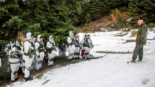 Στα χιόνια με τους σπουδαστές της ΣΜΥ ο Γεώργιος Κωστίδης - Η σκληρή εκπαίδευση στο Περτούλι