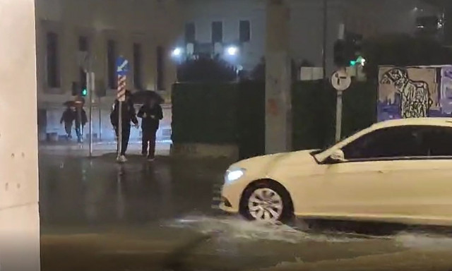 Καιρός: Κατακλυσμός στην Αττική - Πού θα βρέξει αύριο