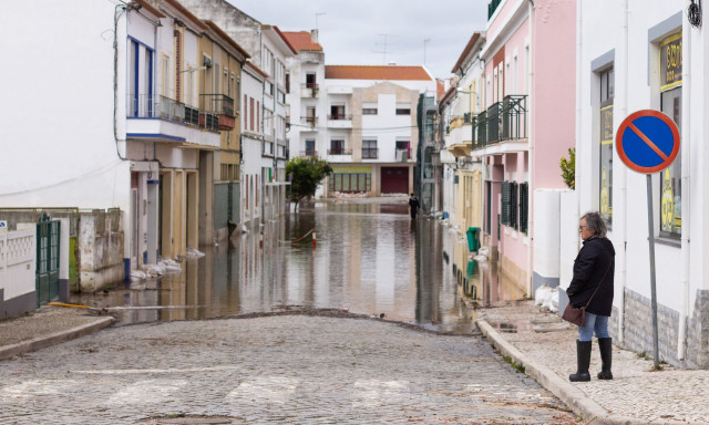 Νέες ισχυρές βροχοπτώσεις σαρώνουν την Πορτογαλία - «Βρισκόμαστε στα όρια των δυνατοτήτων μας»