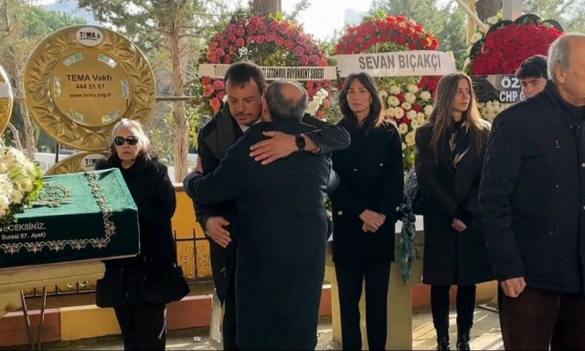 Σε κλίμα συγκίνησης το τελευταίο αντίο στη μητέρα του Εργκίν Αταμάν - Στο πλευρό του ο Παναθηναϊκός