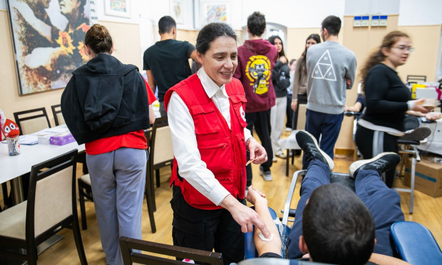 O Ελληνικός Ερυθρός Σταυρός διοργάνωσε μεγάλη εθελοντική αιμοδοσία στο Αρσάκειο Ψυχικού