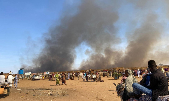 Σουδάν: Ένα νεκρό παιδί και 10 τραυματίες από γιγάντια πυρκαγιά σε καταυλισμό εκτοπισμένων