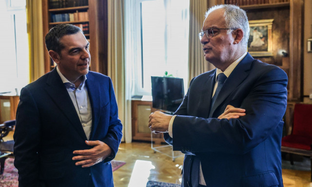 Τι ειπώθηκε πίσω από τις κλειστές πόρτες στο Προεδρικό Μέγαρο μεταξύ Τασούλα και Τσίπρα