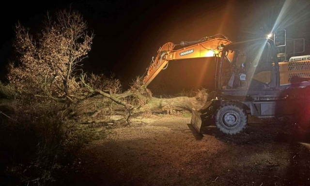 Ηλεία: Μεγάλα προβλήματα από το πέρασμα ανεμοστρόβιλου - Ζημιές σε ηλεκτροδότηση και τηλεπικοινωνίες