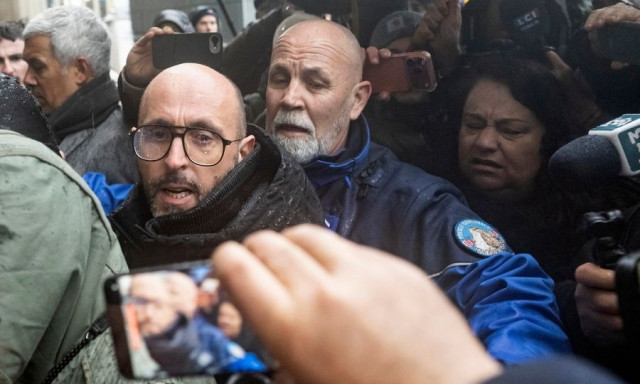 Κραν Μοντανά: Συγγενείς των θυμάτων λιντσάρισαν τους ιδιοκτήτες - «Σκοτώσατε τον γιο μου»