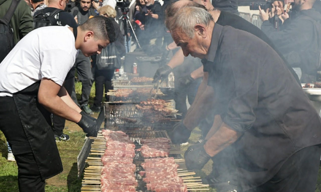 Τσικνοπέμπτη: Πώς γιορτάστηκε σε κάθε γωνιά της Ελλάδας