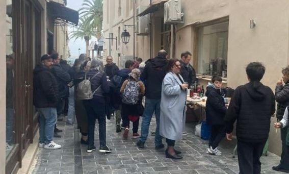 Σε ρυθμούς Τσικνοπέμπτης το Ρέθυμνο: Ψησταριές, μουσική και πολύς χορός