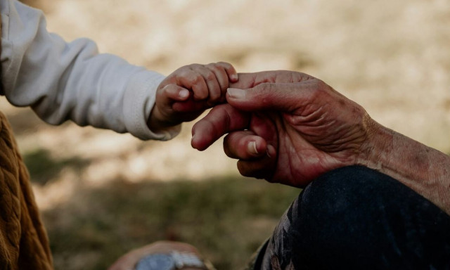 «Νταντάδες της γειτονιάς»: Πώς να αποκτήσετε νταντά για τα παιδιά σας χωρίς να δώσετε ένα ευρώ