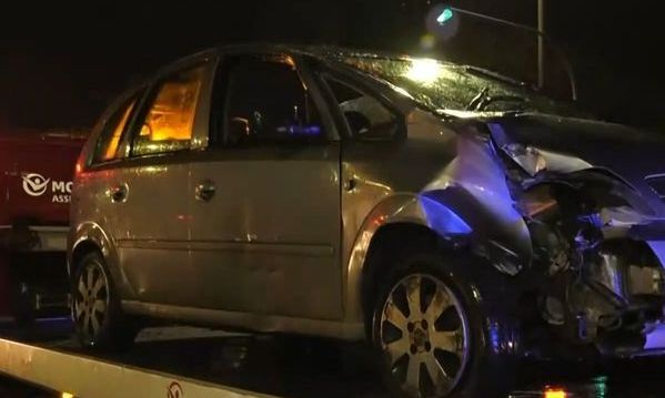 Θεσσαλονίκη: Αυτοκίνητο έπεσε πάνω σε φανάρι και αναποδογύρισε – Τραυματίστηκε ο οδηγός