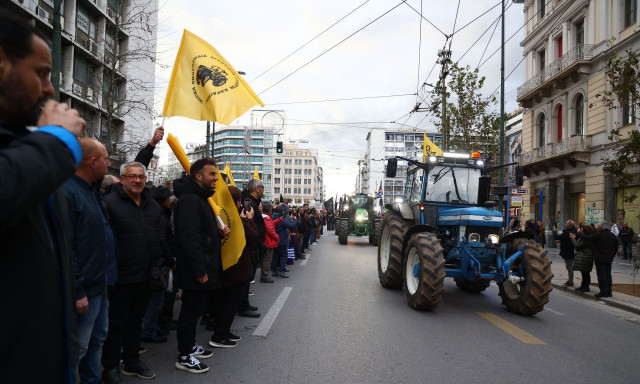 Κίνηση στους δρόμους: «Κόλαση» στο κέντρο λόγω των τρακτέρ - Καθυστερήσεις σε Κηφισό και Αττική Οδό