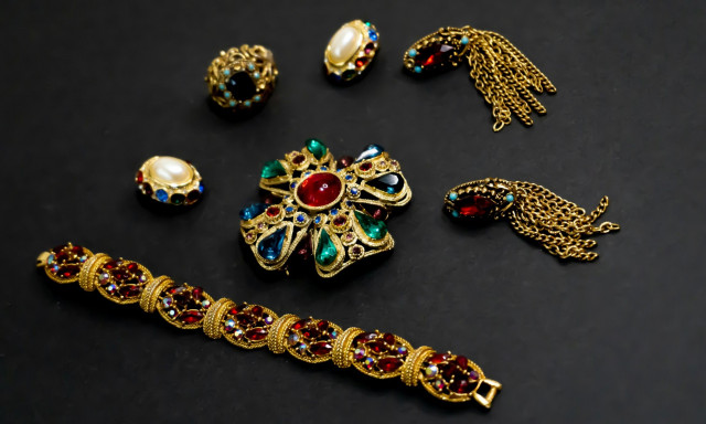 Θύμα απάτης 65χρονος από τον Βόλο - Έδωσε σε άγνωστη κοσμήματα αξίας 4.500 ευρώ